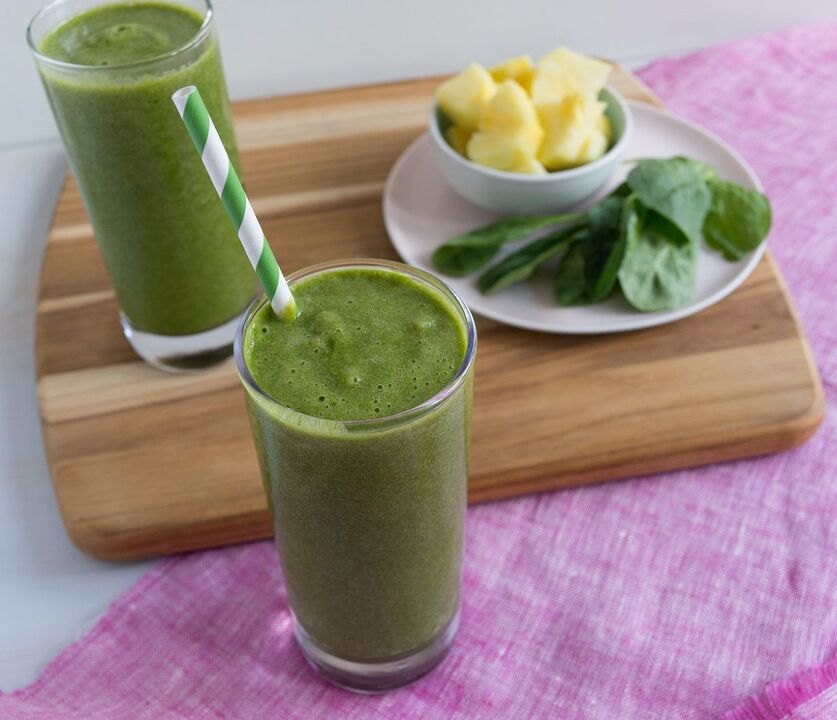 Spinach-pistachio smoothie for weight loss